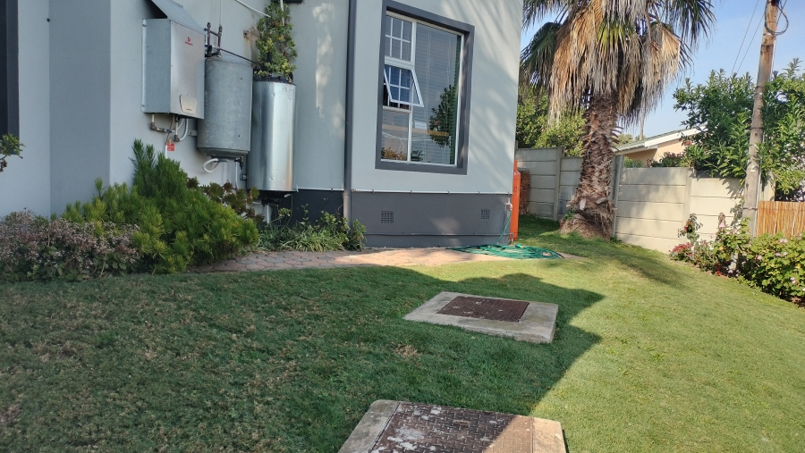 5 Bedroom Property for Sale in Fraaiuitsig Western Cape